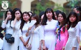 [ẢNH] Nữ sinh Hà Nội bật khóc trong ngày bế giảng